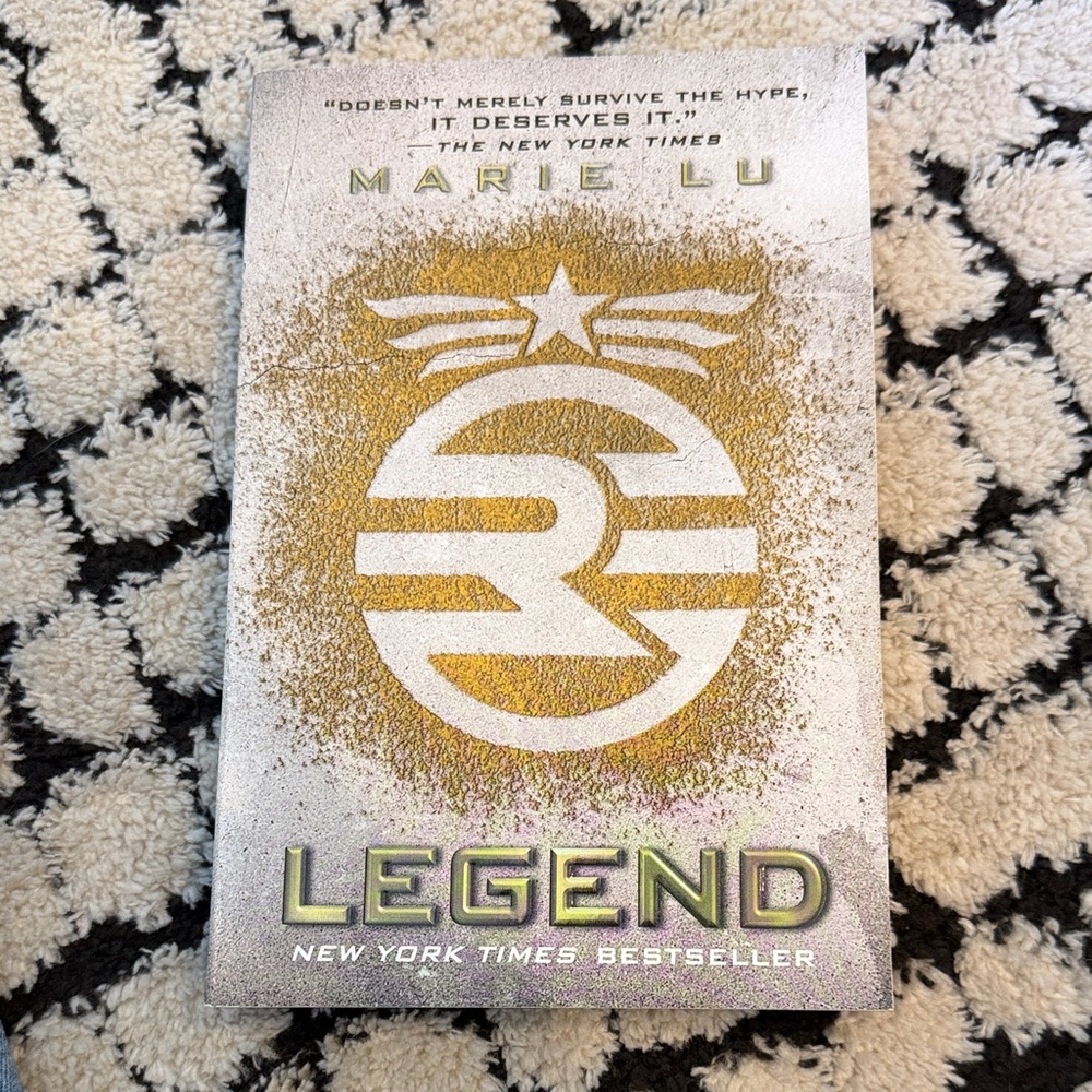 Legend by Marie Lu - Gold and White Book Cover